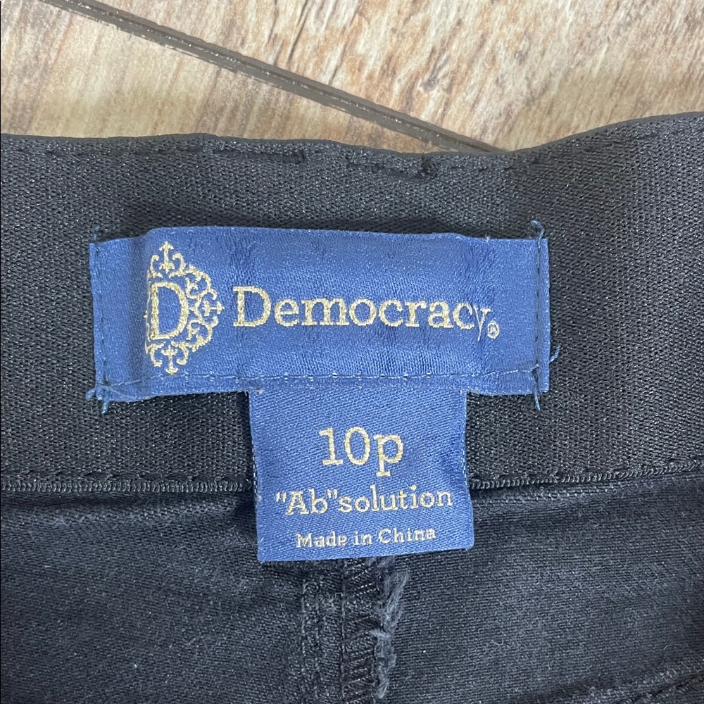 Democracy Women's Black Skinny Jeans - Picture 2 of 2